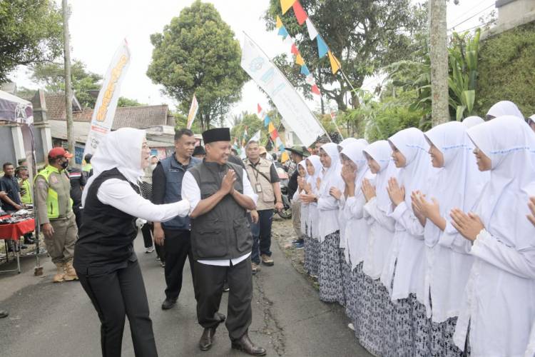 Uu Ruzhanul Ulum Apresiasi  Pemda Kabupaten Purwakarta yang Berhasil Tiingkatkan Status Desa