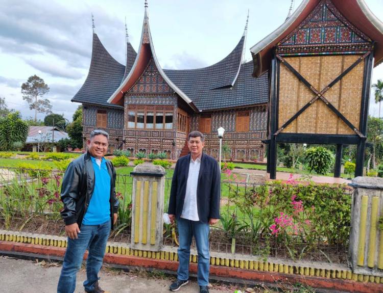 Senja di Rumah Gadang Mufidah Jusuf Kalla