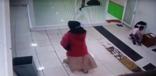 ABG Terekam CCTV Buang Bayi di Terminal Pulogebang