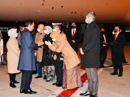 Presiden Jokowi dan Ibu Negara Tiba di Brussel Hadiri KTT ASEAN - Uni Eropa