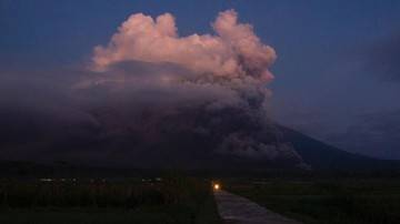 PVMBG: Gunung Semeru Erupsi