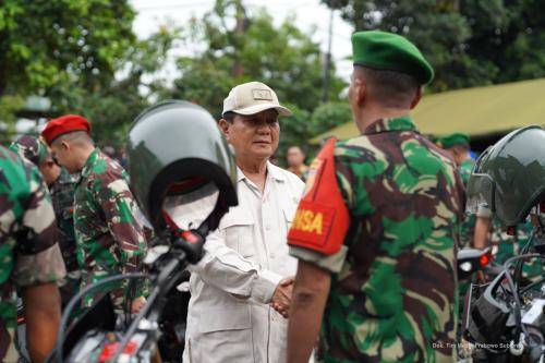 Menhan Prabowo Subianto Serahkan 20 Motor di Koramil Tandes Kodim 0830 Surabaya Utara