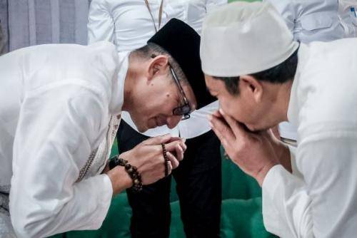 Sandiaga Uno Temui KH. Kholil As'ad Syamsul Arifin di Situbondo, Ini Pesannya!