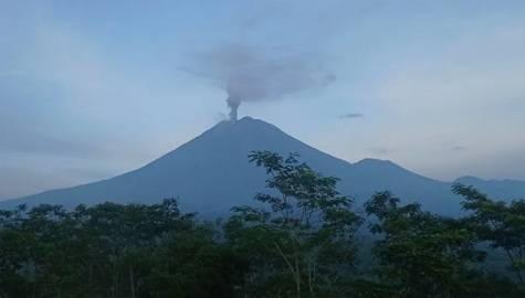 Gunung Semeru Erupsi Kembali