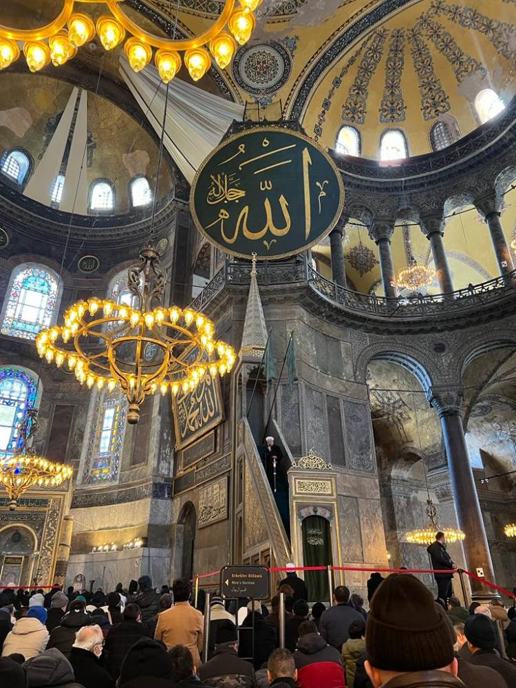 Kumandang Doa untuk Korban Bencana dari Masjid Hagia Sophia