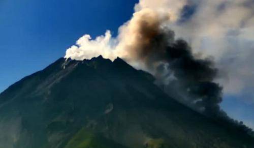 Gunung Merapi Kembali Semburkan Awan Panas Guguran