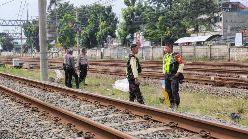 AKBP Buddi Alfrits Towoliu DitemukanTewas  di Pinggir Rel Kereta Api Sekitaran Pasar Enjo Jatinegara