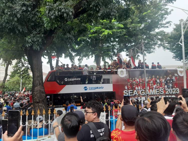 Animo tak Terbendung, Bus Arak-arakan Timnas U-22 Tersendat di Kawasan Senayan