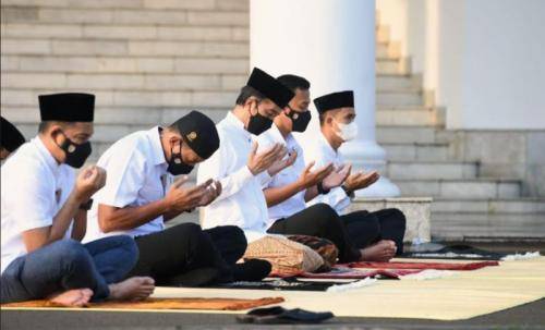 Presiden Jokowi Bersama Ibu Negara Sholat Ied di Istana Kepresidenan Yogyakarta 