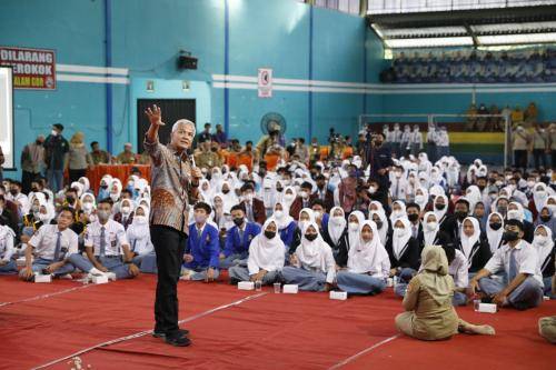 Ingat! Sekolah Negeri di Jateng Gratis, Ganjar Pranowo:  Laporkan Jika Ada Pungli di Lingkungan Sekolah