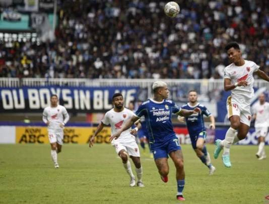 Liga 1 2023/2024: PSM Makassar Naik ke Papan Atas Usai Libas Persib Bandung 4-2