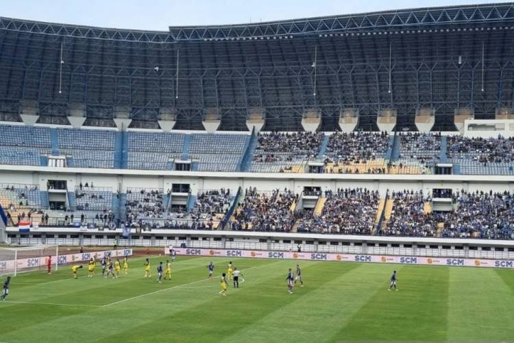 Liga 1 2023/2024: Persib Bandung Ditahan Imbang Barito Putra 1-1