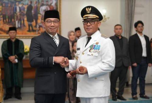 Gubernur Jabar Ridwan Kamil Resmi Lantik  Iwan Setiawan Jadi Bupati Bogor Sisa Masa Jabatan 2018-2023