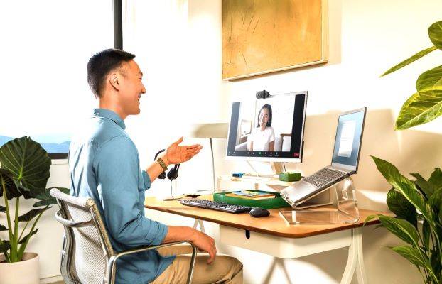 Logitech Tawarkan Brio 100 Full HD Webcam, Meeting Optimal dengan Suara dan Tampilan Lebih Baik