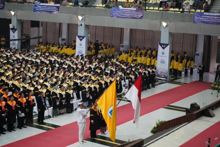 Wisuda ke-39, Dr. H. Zainal Nur Arifin: Tahun Ini PNJ Luluskan 1.947  dengan Mulai  Sematkan Indah Kuncir Disaksikan Orang Tua!