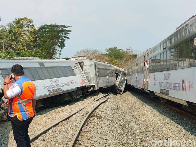 Kecelekaan Kereta di Kulon Progo: Argo Semeru dan Argo Willis  Tabrakan!