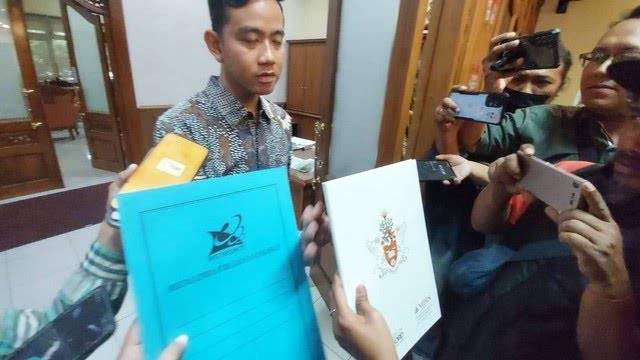 Cawapres Gibran Rakabuming Tanggapi Tudingan Ijazah Palsu!