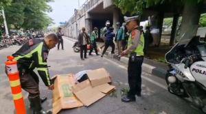 Mobil Satpol PP Ugal-ugalan, Ojol Tewas Terpental Jatuh dari Flyover Sunter