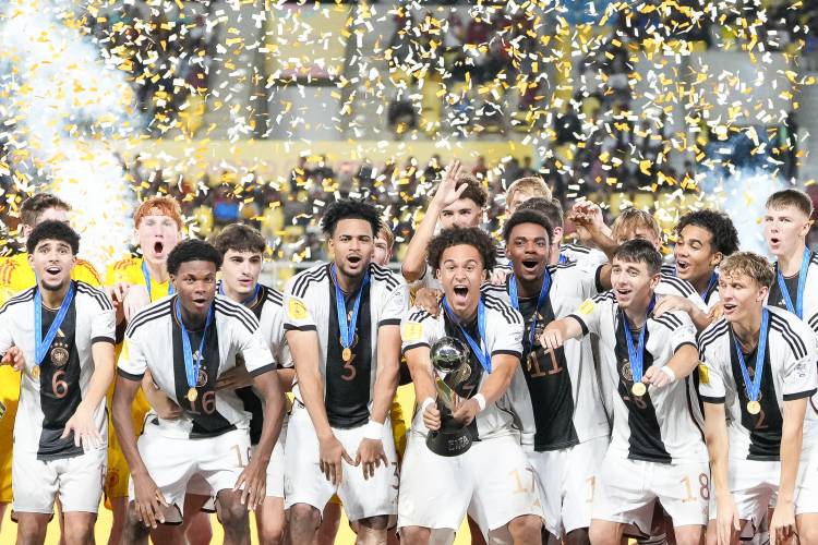 Jerman U-17 Kawinkan Gelar Piala Dunia U-17 dan Piala Eropa U-17