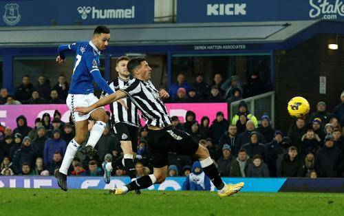 Liga Inggris Semalam: Tottenham Hotspur Takluk 1-2 dari West Ham United, Everton Bungkam Newcastle United 3-0