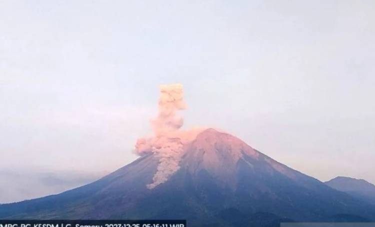 Gunung Semeru Kembali Erupsi