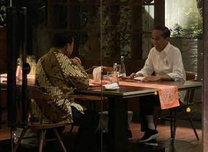 Viral! Presiden Jokowi dan Capres No.2 Prabowo Subianto Makan Malam Berdua