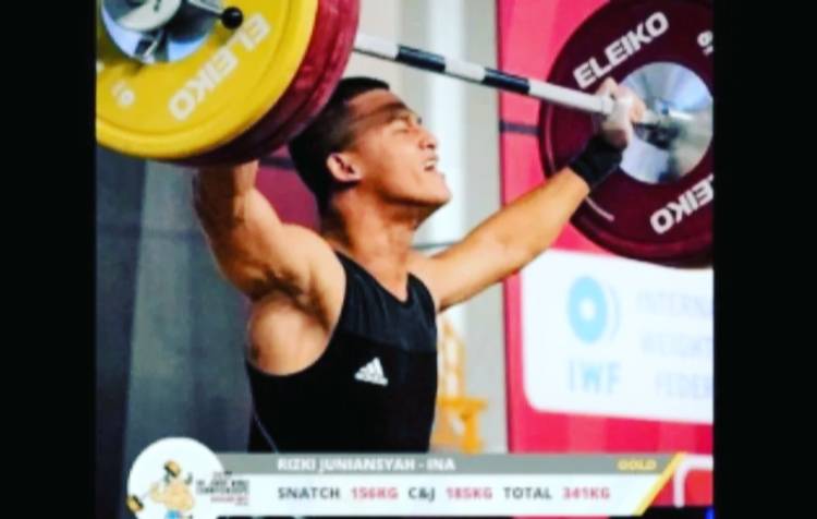 Raih Emas IWF World Cup, Rizky Juniansyah Amankan Tiket Olimpiade Paris 2024