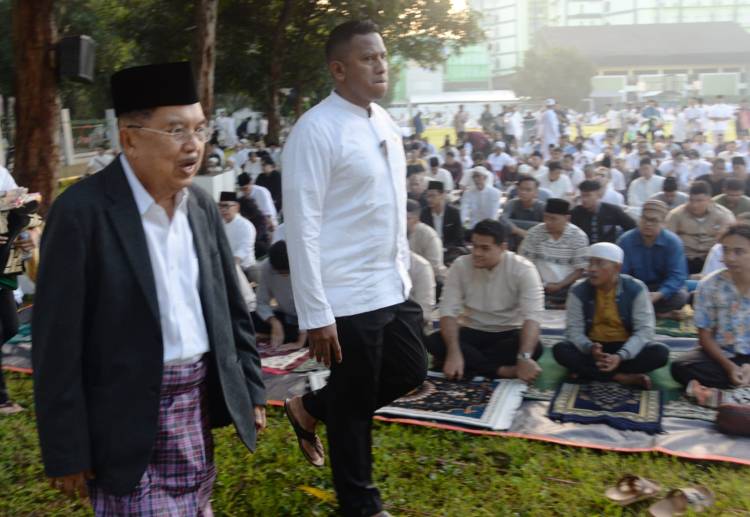 Sholat Id di Masjid Al-Azhar, JK Bersyukur Lebaran Tahun Ini Lebih Ramai dan Syahdu