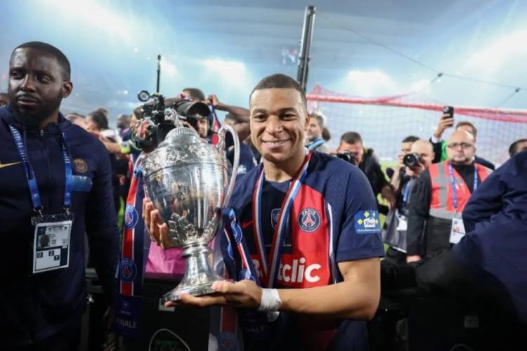 PSG Raih Trofi Coupe de France 2023/24 Usai Kandaskan Lyon 2-1, Ini Jadi Persembahan Terakhir Mbappe!