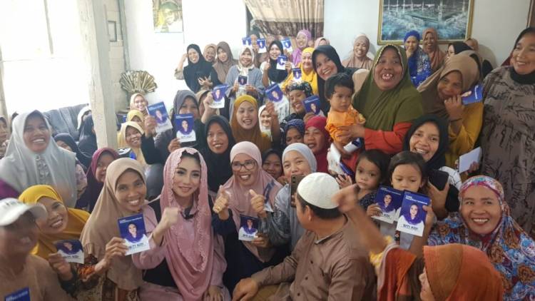 Kunjungi Wilayah Polman, Siti KDI Disambut Antusias Warga dan Keluarga 