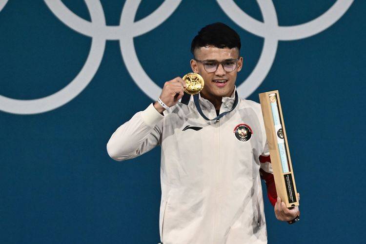 Rizki Juniansyah Sabet Medali Emas Olimpiade 2024 dari Cabang Angkat Besi