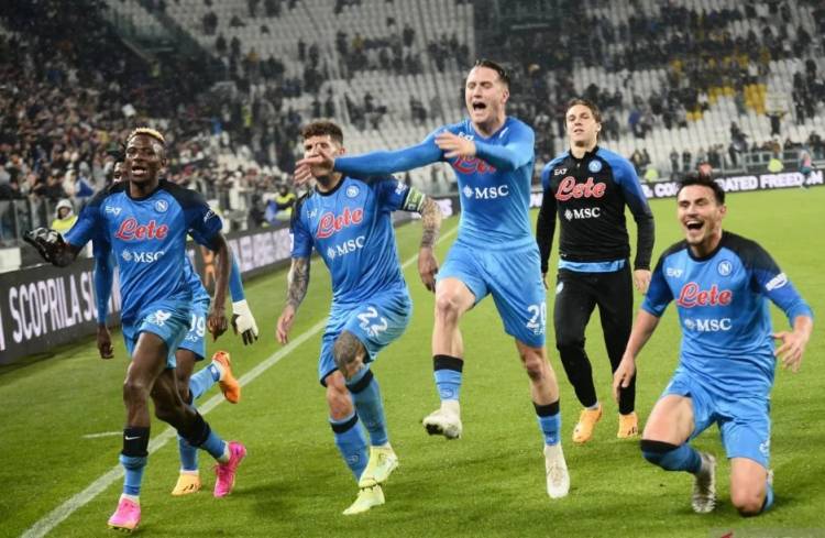 Liga Italia 2024/2024: Tekuk Como 1-3, Napoli Puncaki Klasemen Sementara