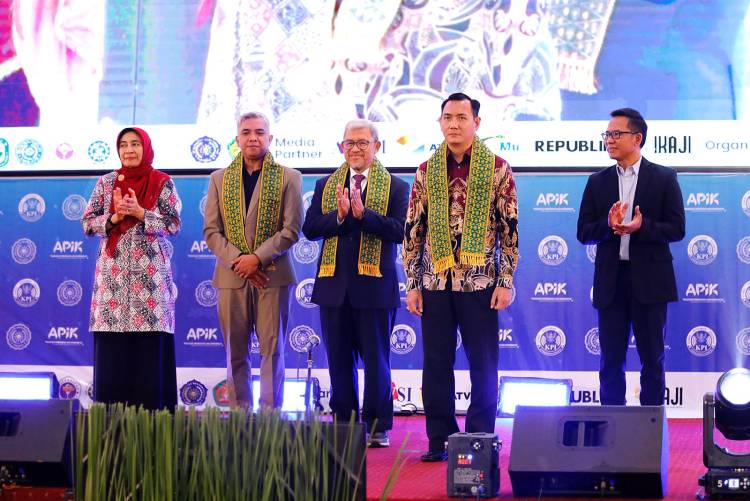 Membangun Konektivitas Internasional Industri Penyiaran Menghadapi Tantangan Revolusi Media Digital