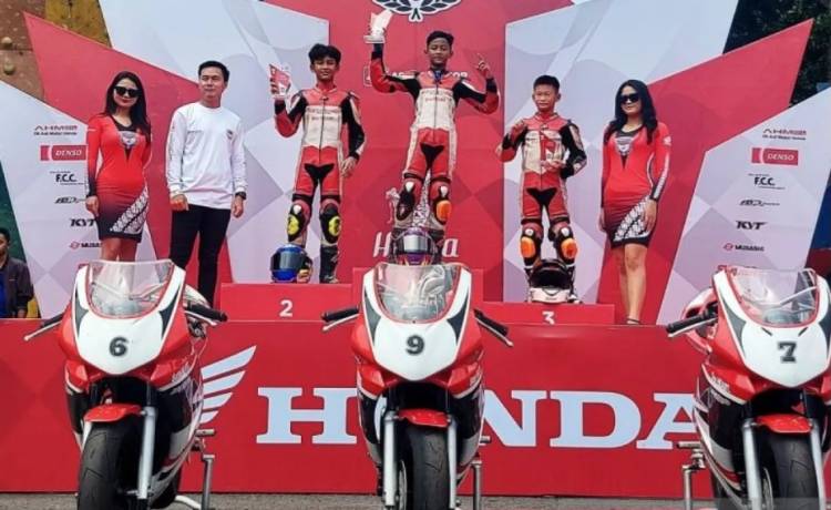 Pembalap 13 Tahun Ziven Rozul Abiy Salim Raih Gelar Juara Ganda di Ajang Balap Honda Dream Cup 2024