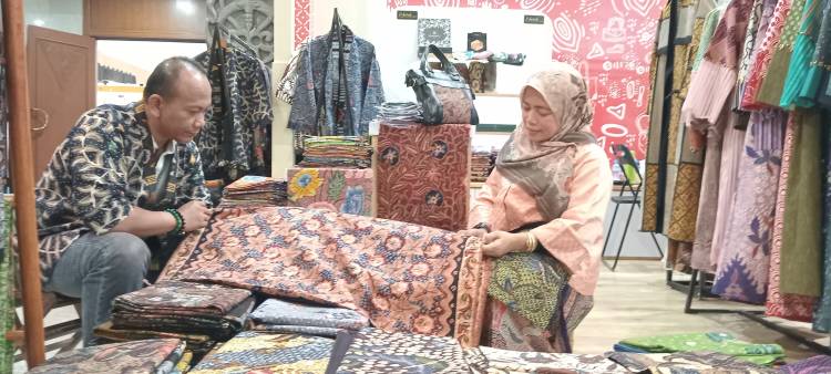 Batik IKM Didorong Menjadi Seragam Jamaah Haji Indonesia