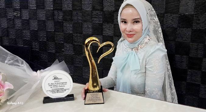 Bersinar di AkhirTahum 2024, dr. Ayu Widyaningrum Raih 2 Penghargaan dari Yayasan Miss Indonesia dan Highend Award