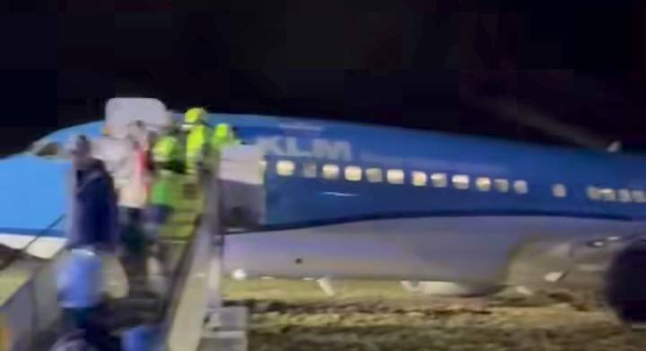 Boeing 737-800 KLM Airlines Tergelincir, 182 Penumpang Selamat