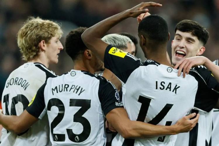 Liga Inggris Semalam: Newcastle Libas  Wolves, Aston Villa Gasak  Everton