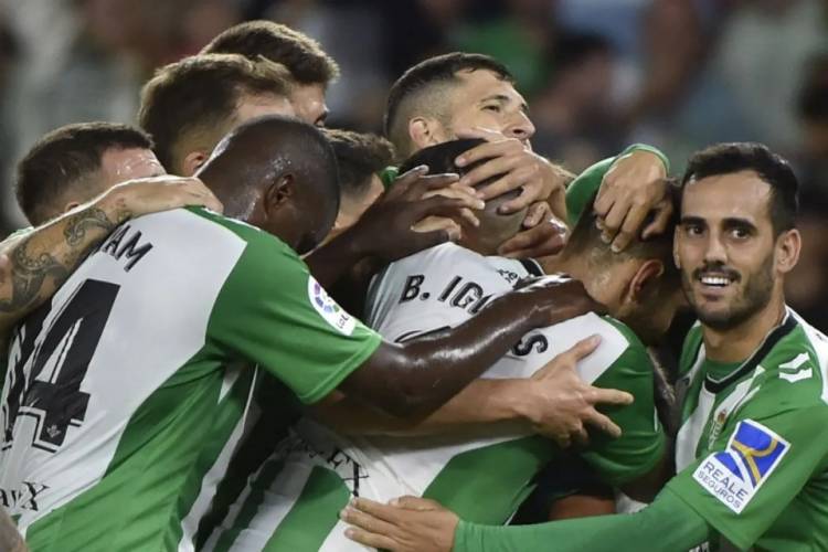 Real Betis Luncurkan Jersei Baru Terbuat dari Lumut Invasif