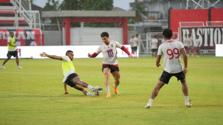 Jelang Malut United vs Persita Tangerang, Imran: Pemain Harus Fokus, Jangan Terbebani Target!