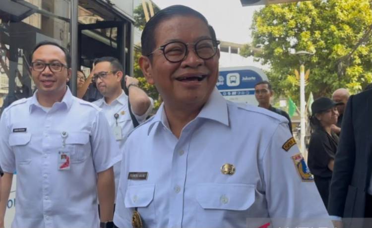 Gubernur Pramono Ikuti Ingub dengan Naik Transportasi Umum