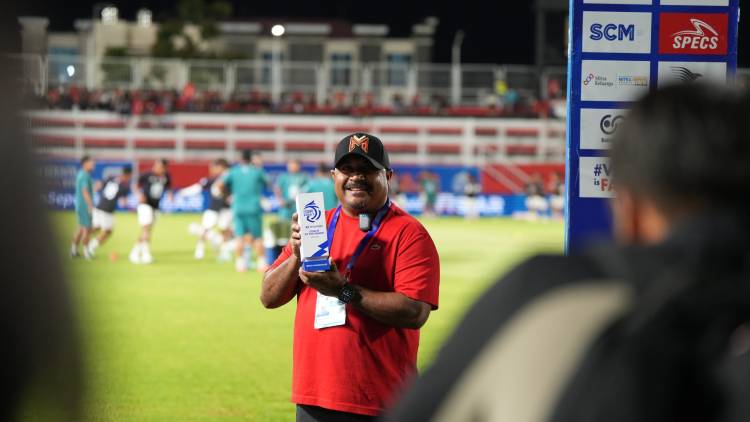 Imran Nahumarury Raih Penghargaan Pelatih Terbaik Liga 1 April 2025