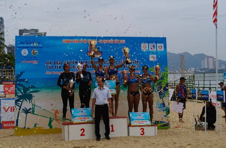 Tim Voli Pantai Putri Indonesia Raih Runner-up di Vietnam