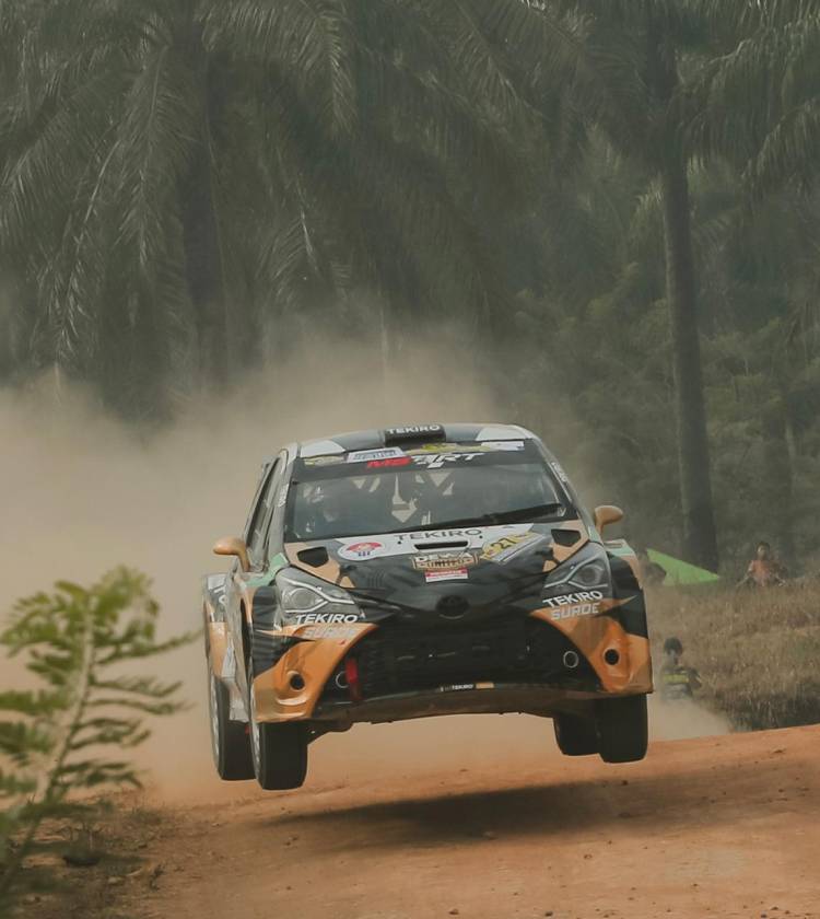 Tim Dewa United Motorsport X MSRT Juara Umum di Rally Sumatera Utara
