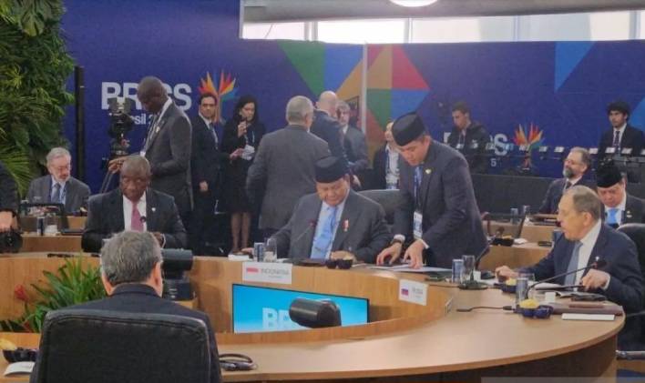 Pembukaan KTT BRICS ke-17:  Presiden Brasil Luiz Inácio Lula da Silva Sambut Khusus  Presiden Prabowo