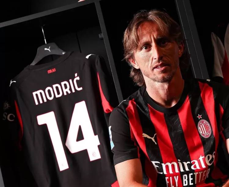Resmi! Luka Modric Berseragam AC Milan 