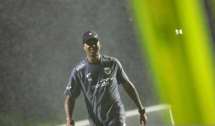 Laga Uji Coba: Patrick Kluivert Sesalkan Kuwait Batalkan Lawan Timnas Indonesia