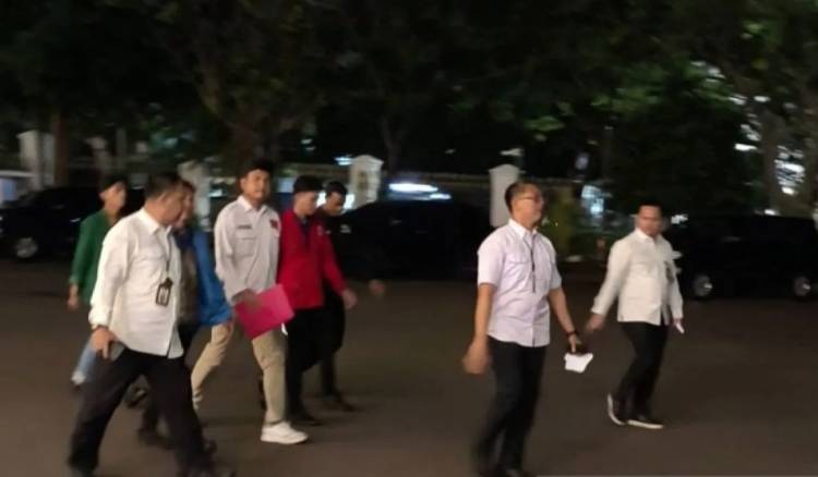 Mahasiswa Suarakan Aspirasi di Istana Megara