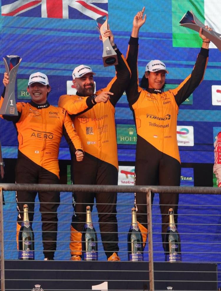 Sean Gelael Angkat Piala di Cota Amerika