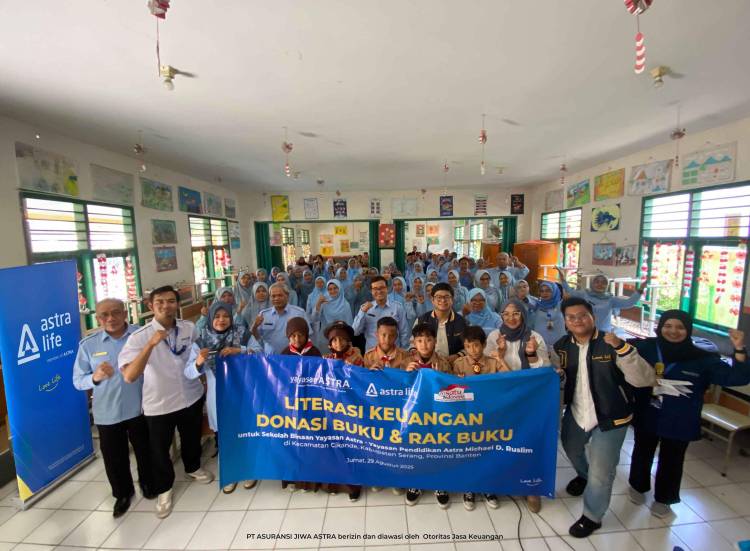 Astra Life Dorong Gerakan Literasi Siswa dan Guru di Cikande